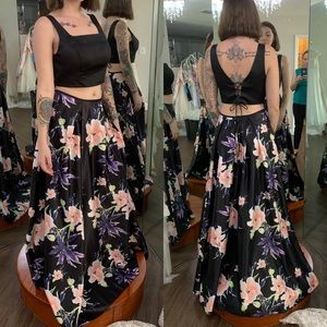 Sz 10 two piece black floral lace up prom gown